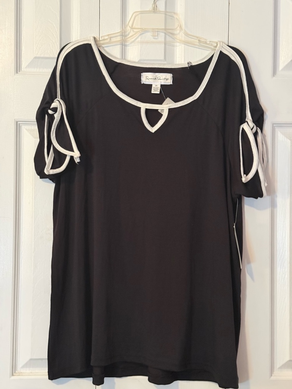 French Laundry plus size Black Short Sleeve Top with cream Trim